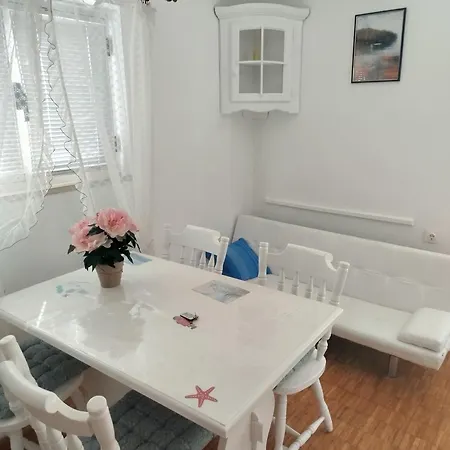 Apartament Hibiscus & Lavanda *